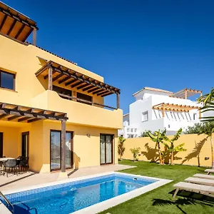 villa-with-4-bedrooms-and-private-heated-pool.adeje-hotels.com/